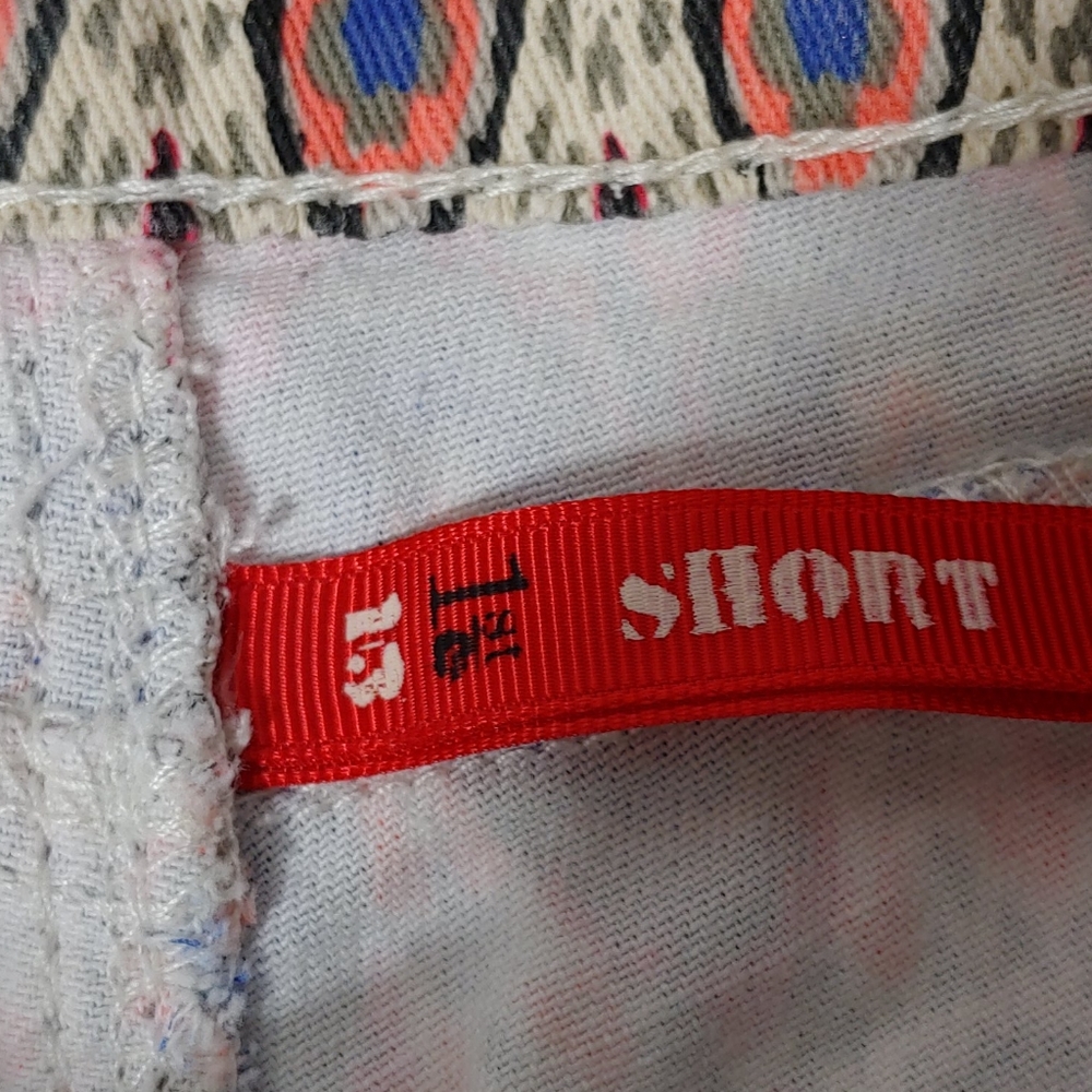 1st Kiss Printed Shorts Size 13 - Picture 6 of 7